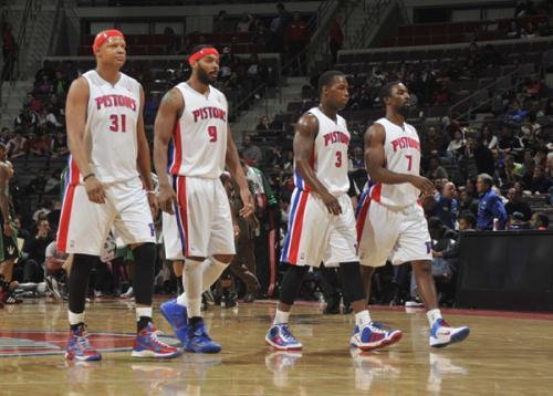 马威半场发挥出色，助力球队进攻端（马威半场表现亮眼，带动球队进攻）