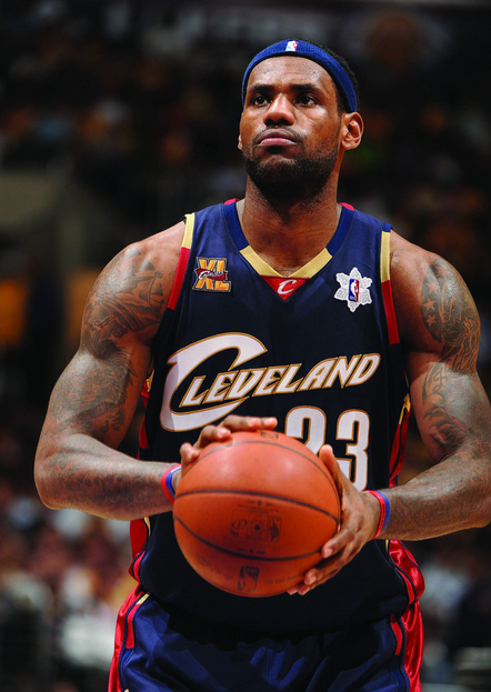 哈维·阿隆索的皇马困境：教练权威与球星共存的艺术（哈维·阿隆索在皇马的两难：平衡主帅威信与球星共处）