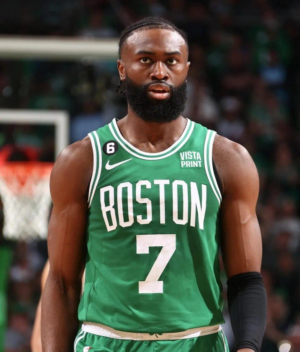 FC26美丽足球：维蒂尼亚、德容领衔，金外脚背夸雷斯马在列（FC26华丽足球：德容、维蒂尼亚领衔，外脚背大师夸雷斯马上榜）