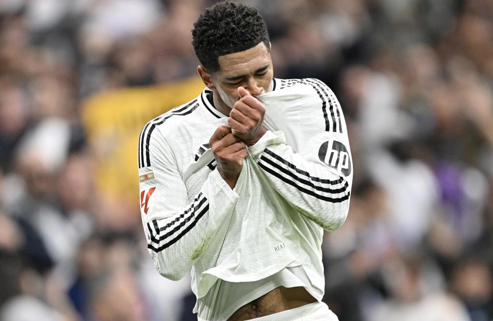 凯尔登：我们靠团队协作赢球 要是有人手感正热我们会把球给他（凯尔登：团队配合是制胜之道，队友手感火热时我们会优先喂球）