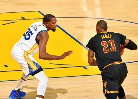 环足奖年最佳男足俱乐部候选：巴黎、切尔西、巴萨、拜仁在列（环球足球奖年度最佳男足俱乐部候选名单：巴黎、切尔西、巴萨与拜仁入围）