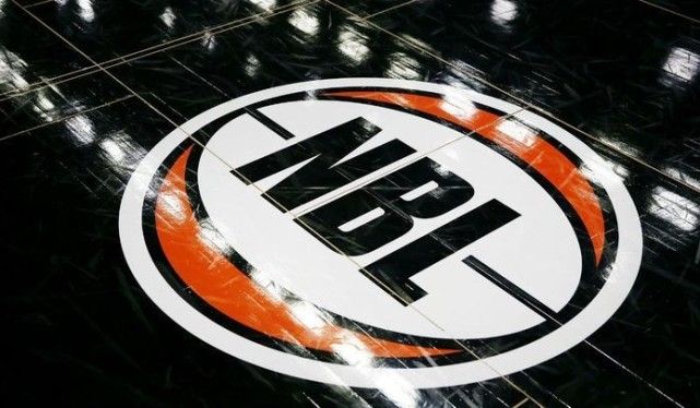 杨瀚森上5分钟送2分1板1助1帽 后三节枯坐板凳（杨瀚森仅打5分钟拿下2分1板1助1帽 后三节未再出场）