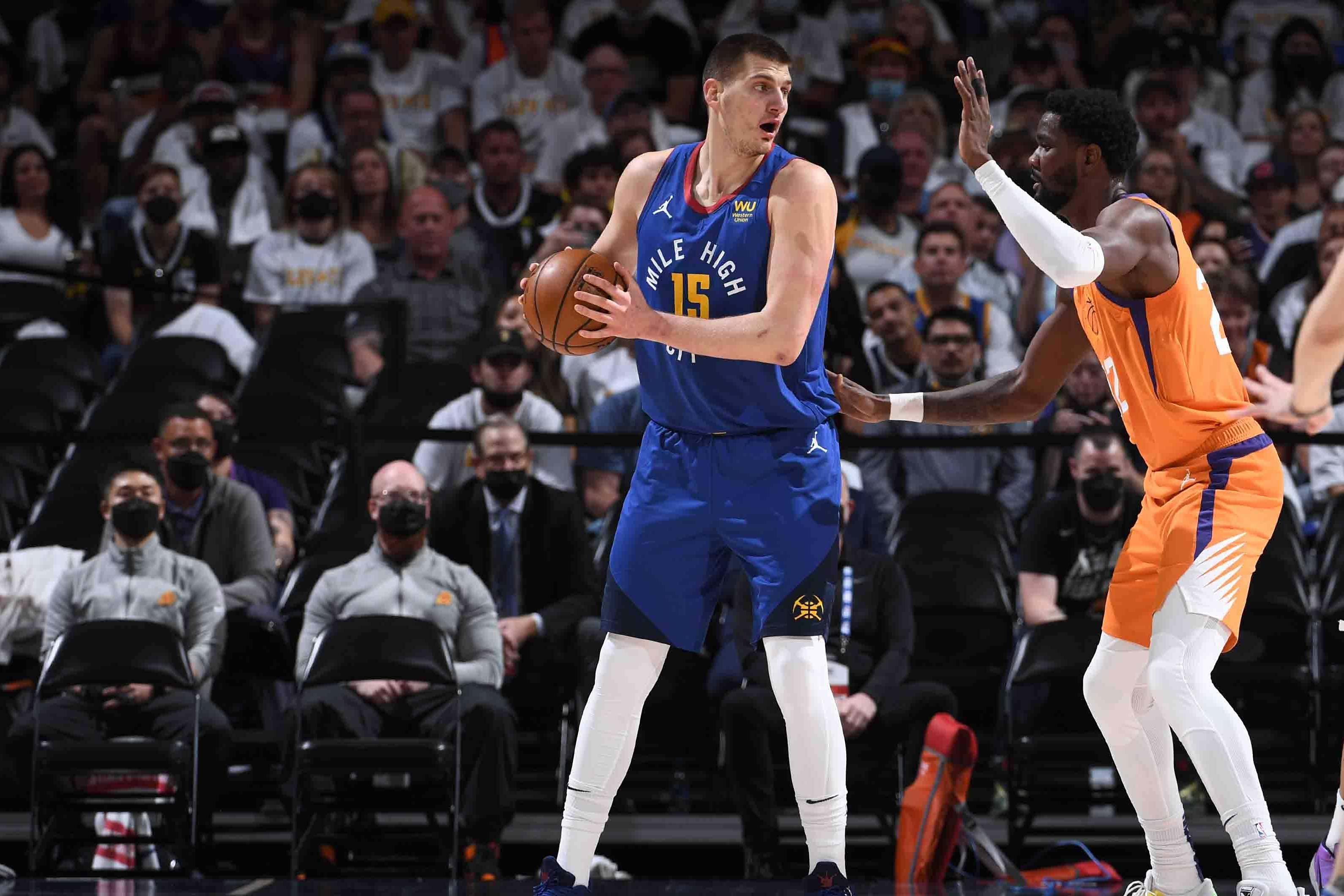 欧文突破防守送出关键助攻（欧文穿透防线妙传制胜）