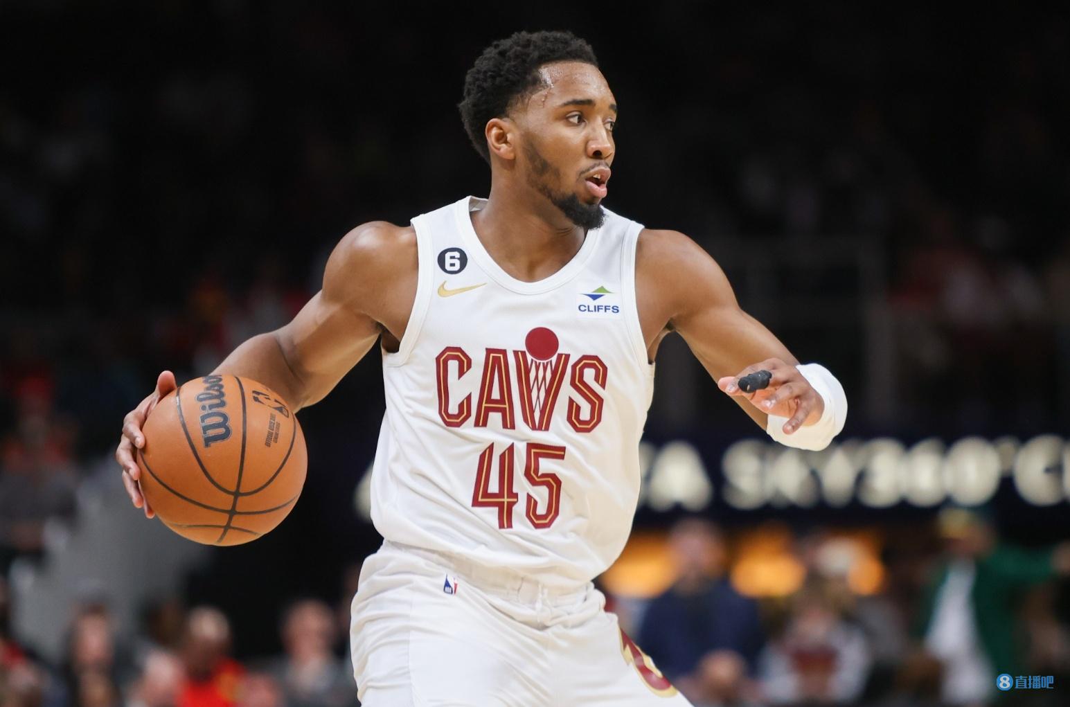 小贾伦半场神勇，高效输出助球队逆袭（小贾伦半场发威，高效火力助球队完成逆转）