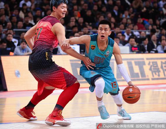 加纳乔：加盟蓝军前几个月总是最难的，现在我感到很舒适和开心（加纳乔：初到蓝军的头几个月最难熬，如今我已适应，感到舒适而开心）