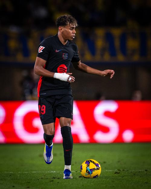 这是真能蹦！小马丁神兵天降压哨补篮得分（弹跳炸裂！小马丁空降压哨补篮命中）