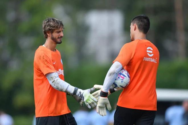 伯纳乌的嘘声？贝林厄姆：我理解，球迷花了很多钱来看比赛（贝林厄姆谈伯纳乌嘘声：理解球迷，他们花了很多钱来看球）