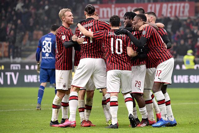 打得啥啊！奎因16中4低效拿到8分4板1助 犯满离场（奎因低迷一战：16投4中仅8分4板1助，六犯毕业）