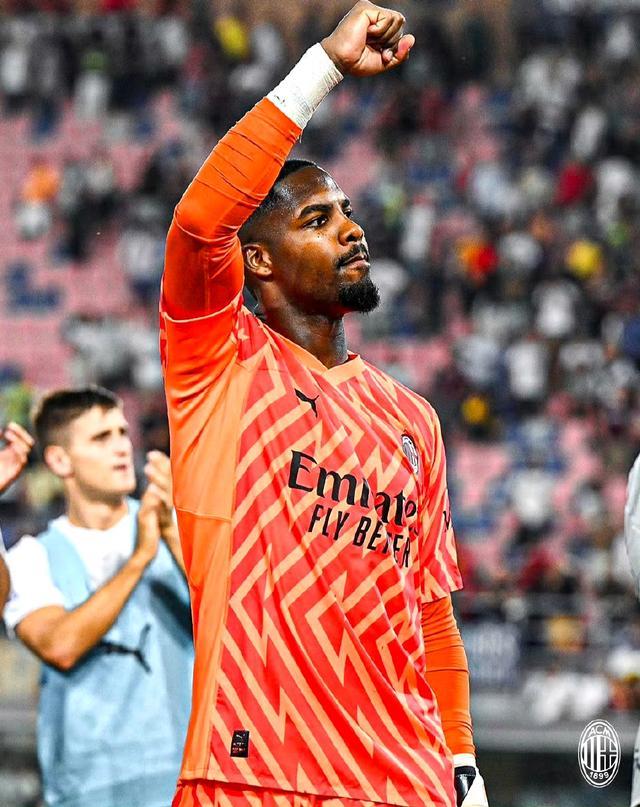 记者：海港近些年投入难比金元时代，穆斯卡特有强大调整能力（记者称海港近年投入难及金元时代，穆斯卡特调整能力强）