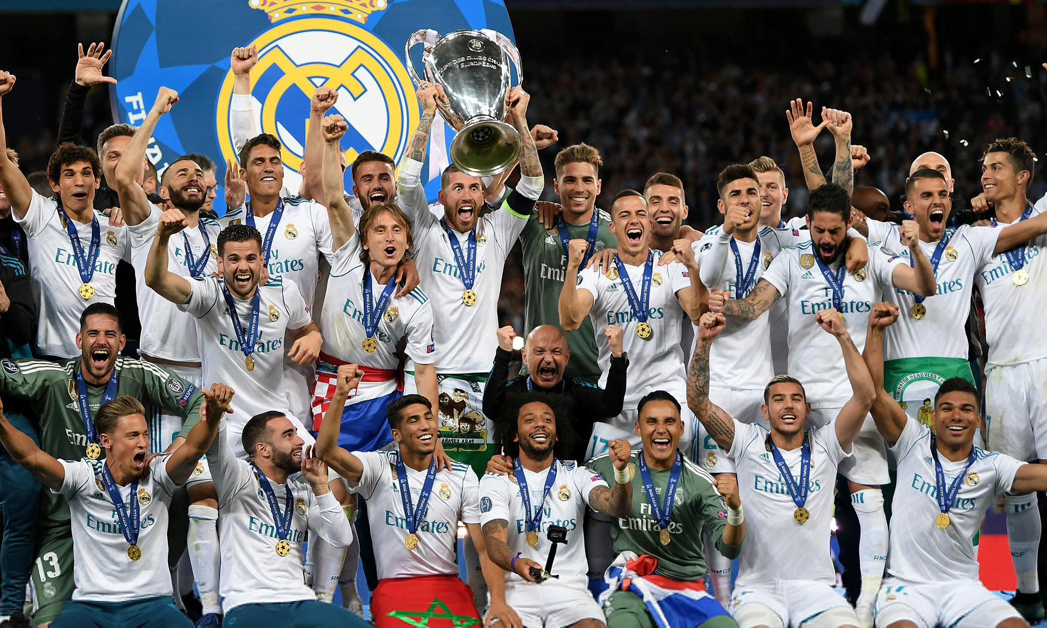 喋喋不休！东契奇对抗杜兰特被吹犯规怒喷吃T 找裁判疯狂摊手抱怨（东契奇对位杜兰特被判犯规怒怼裁判，吃T后仍疯狂摊手抱怨）