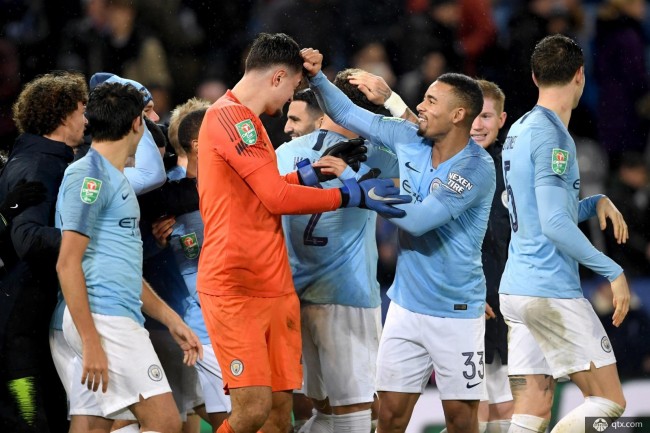 NBA第一球痴！塔图姆穿保护靴+水下训练，连出席婚礼都要训练（NBA头号训练狂！塔图姆穿护靴做水下训练，参加婚礼也不忘加练）