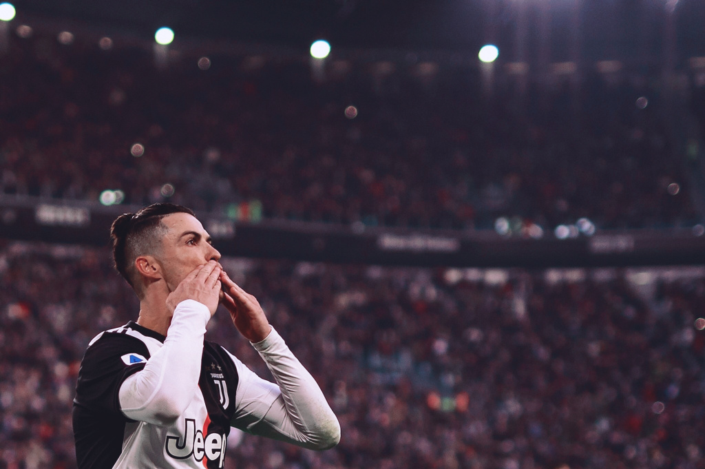 阿斯：沙特正在大力追求莱万，芝加哥火焰也想引进他（阿斯：沙特重金求购莱万，芝加哥火焰也在争夺）